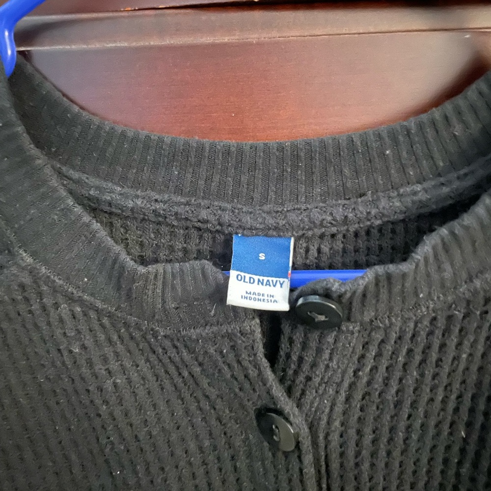 Old Navy Black Waffle Knit Henley Sweatshirt - Picture 3 of 4